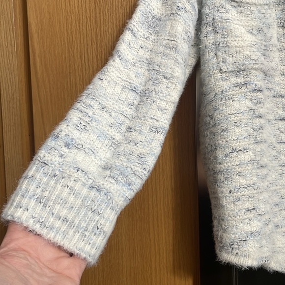 Sioni size Large button up long sleeve sweater white blue fuzzy pear buttons - Picture 7 of 11